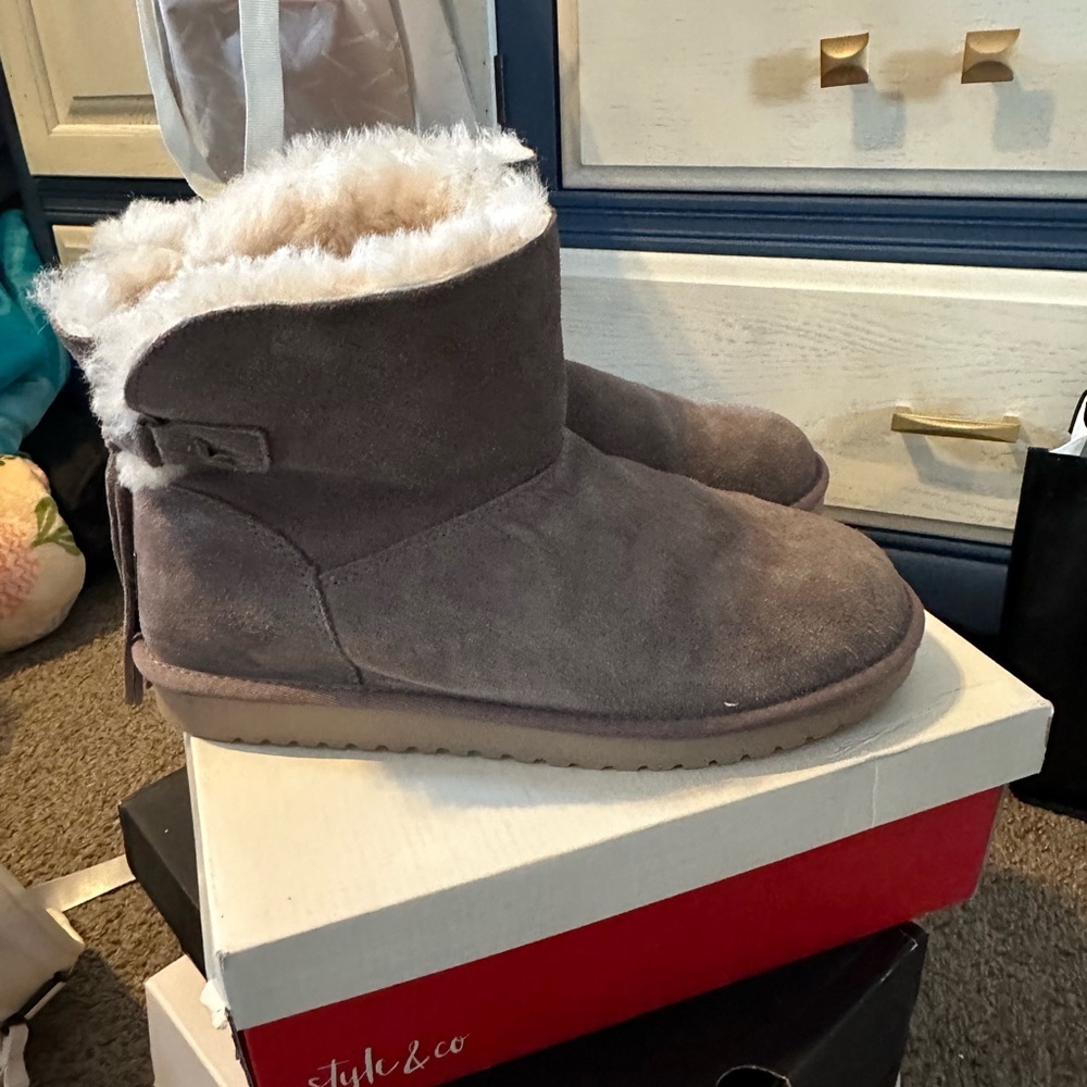 Koolaburra by UGG purple boots
